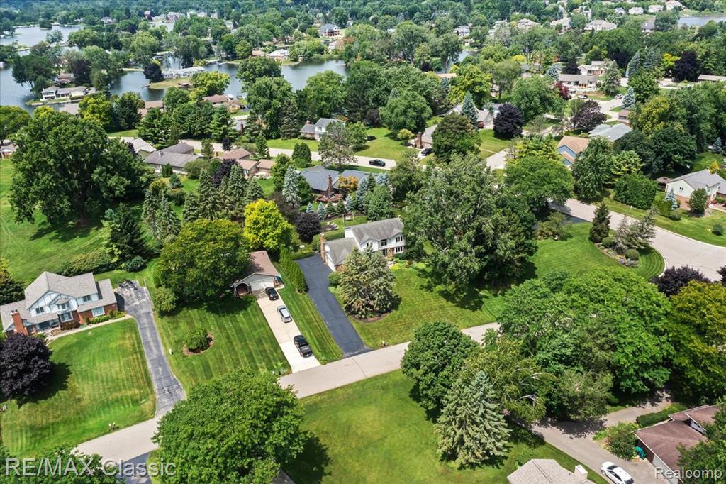 4815 Ravinewood Drive, Commerce Twp, MI 48382 — Photo 49