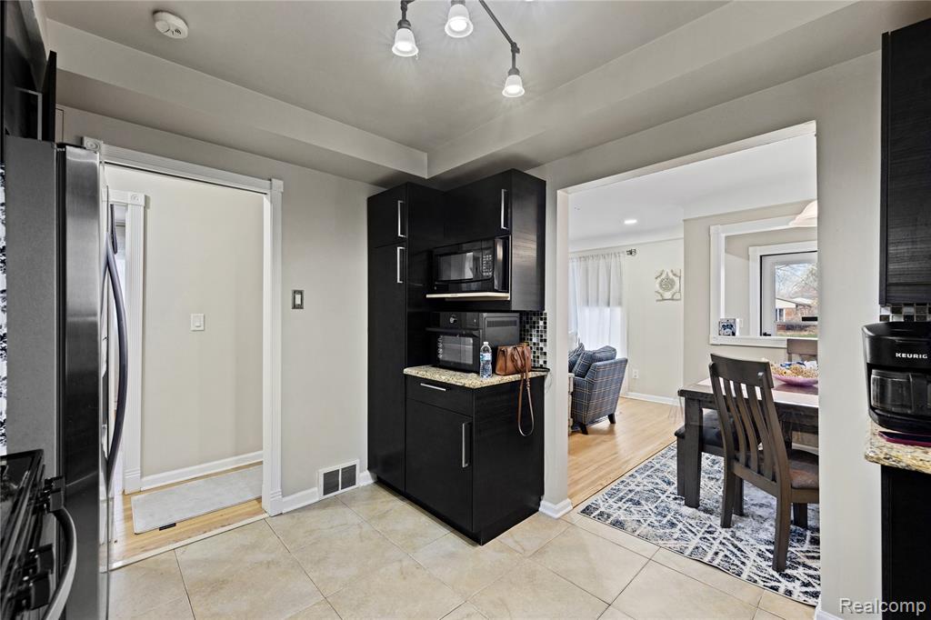 4692 McKinley Street, Dearborn Heights, MI 48125 — Photo 6