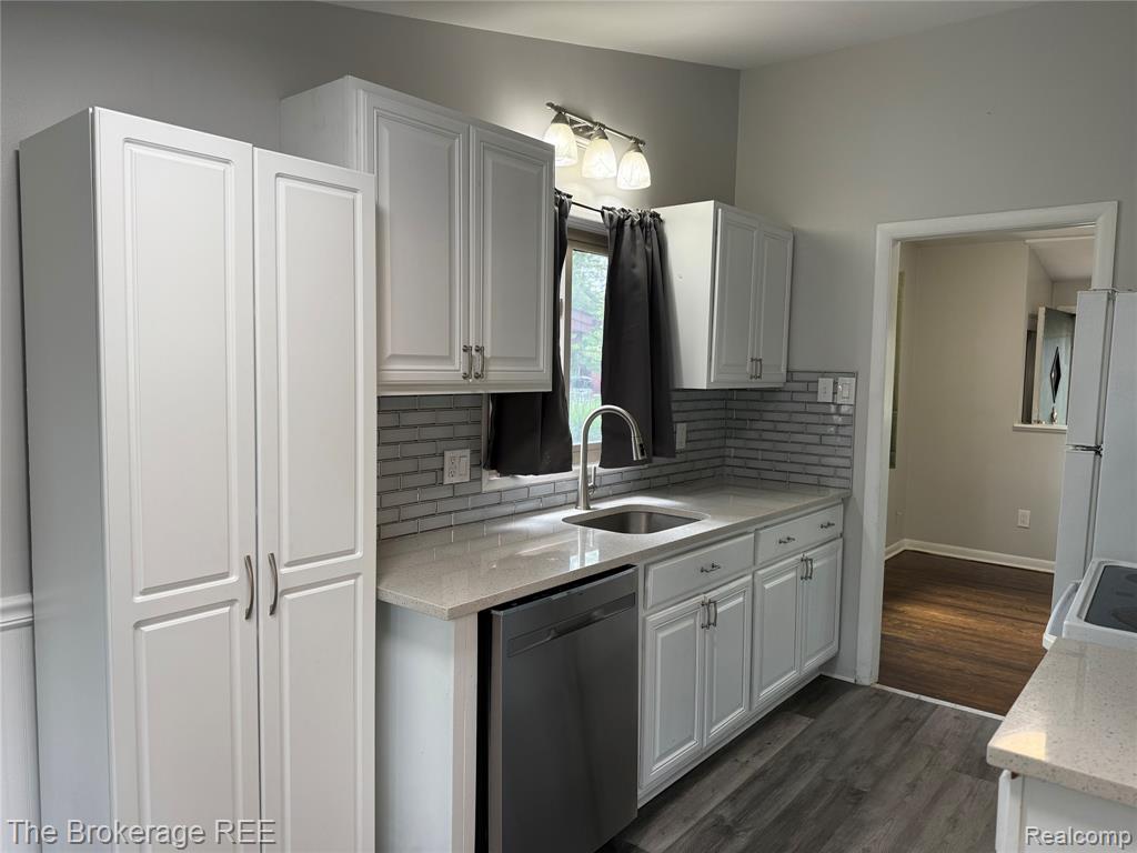 9248 Idaho Street, Livonia, MI 48150 — Photo 13