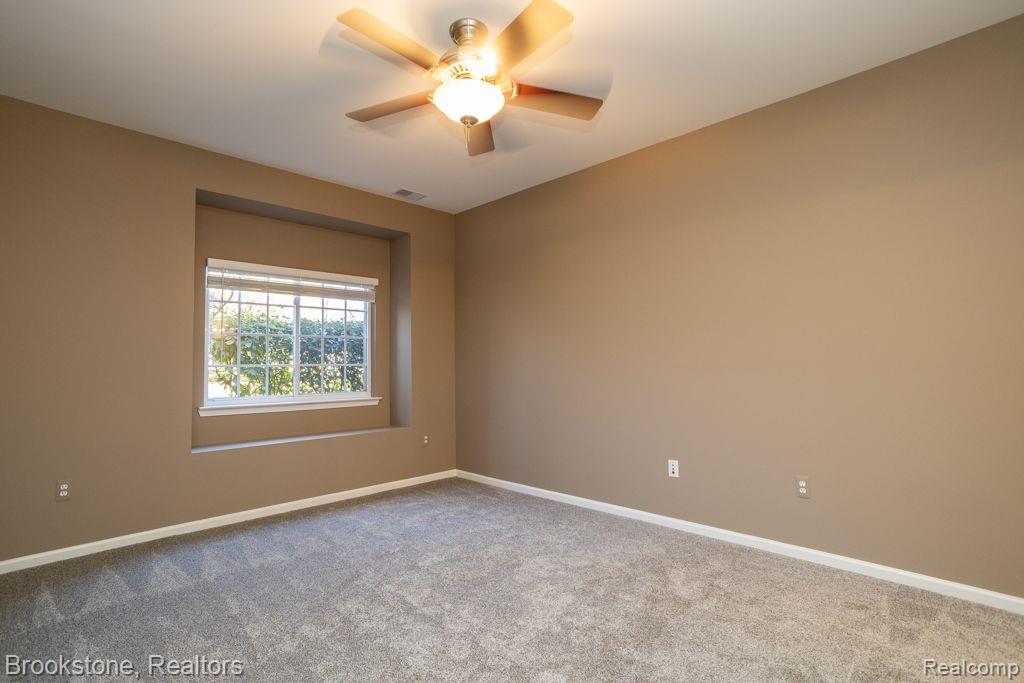 5829 TWIN OAKS Drive, Sterling Heights, MI 48314 — Photo 14