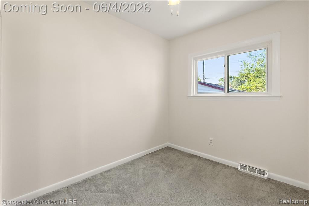 14201 Kingston Street, Oak Park, MI 48237 — Photo 24