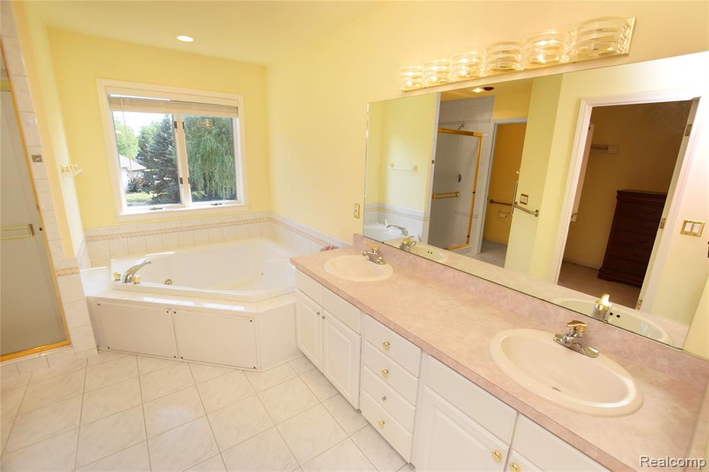 6476 Stonebrook Lane, Flushing, MI 48433 — Photo 18
