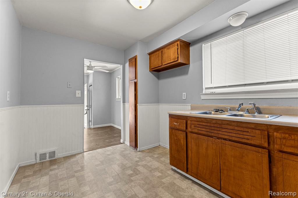 7140 Elm Street, Taylor, MI 48180 — Photo 9