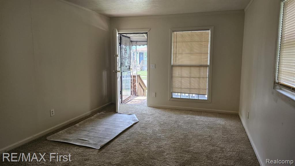9136 HOLCOMB Street, Detroit, MI 48213 — Photo 4