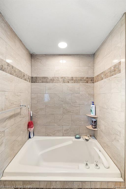 686 W CALEDONIA Street, Howell, MI 48843 — Photo 35