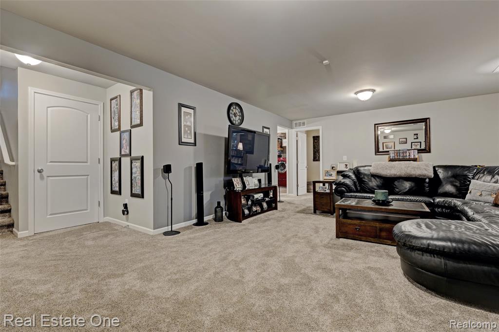 4316 Pebble Creek Boulevard, Grand Blanc, MI 48439 — Photo 33