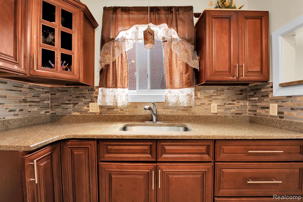 5832 APPOLINE Street, Dearborn, MI 48126 — Photo 6
