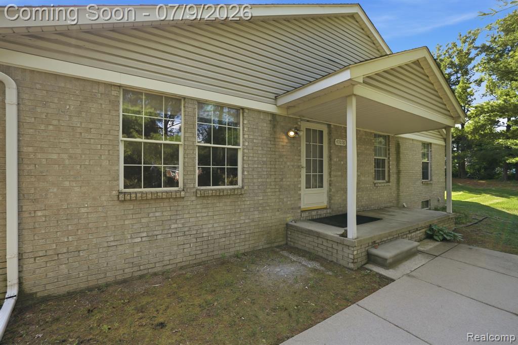 47078 Auburn Court, Utica, MI 48317 — Photo 2