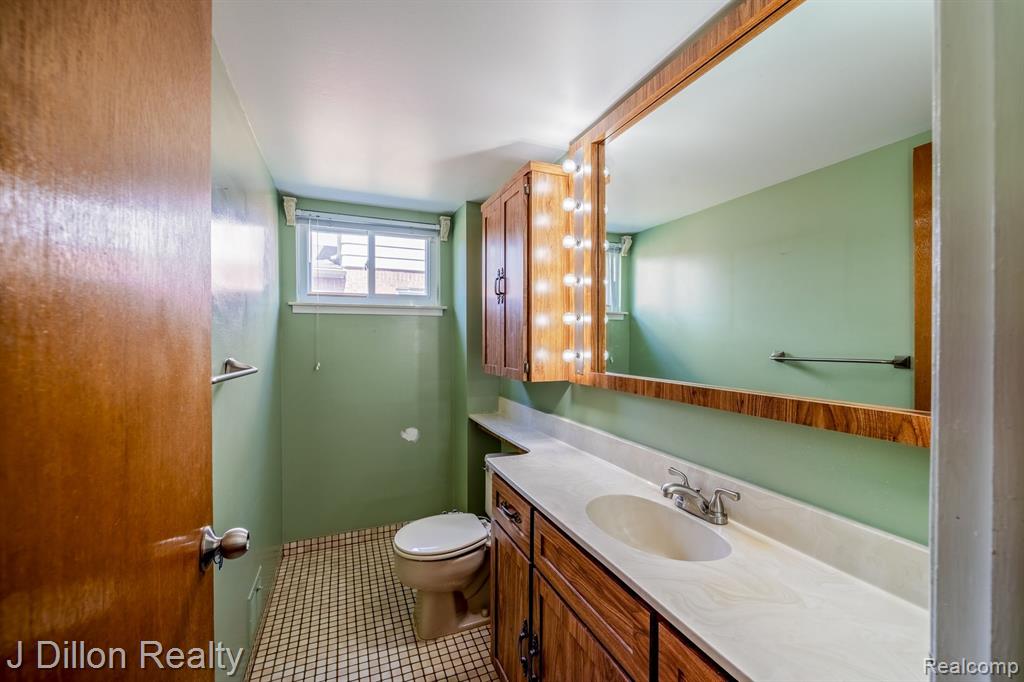 9121 TAVISTOCK Drive, Plymouth, MI 48170 — Photo 24