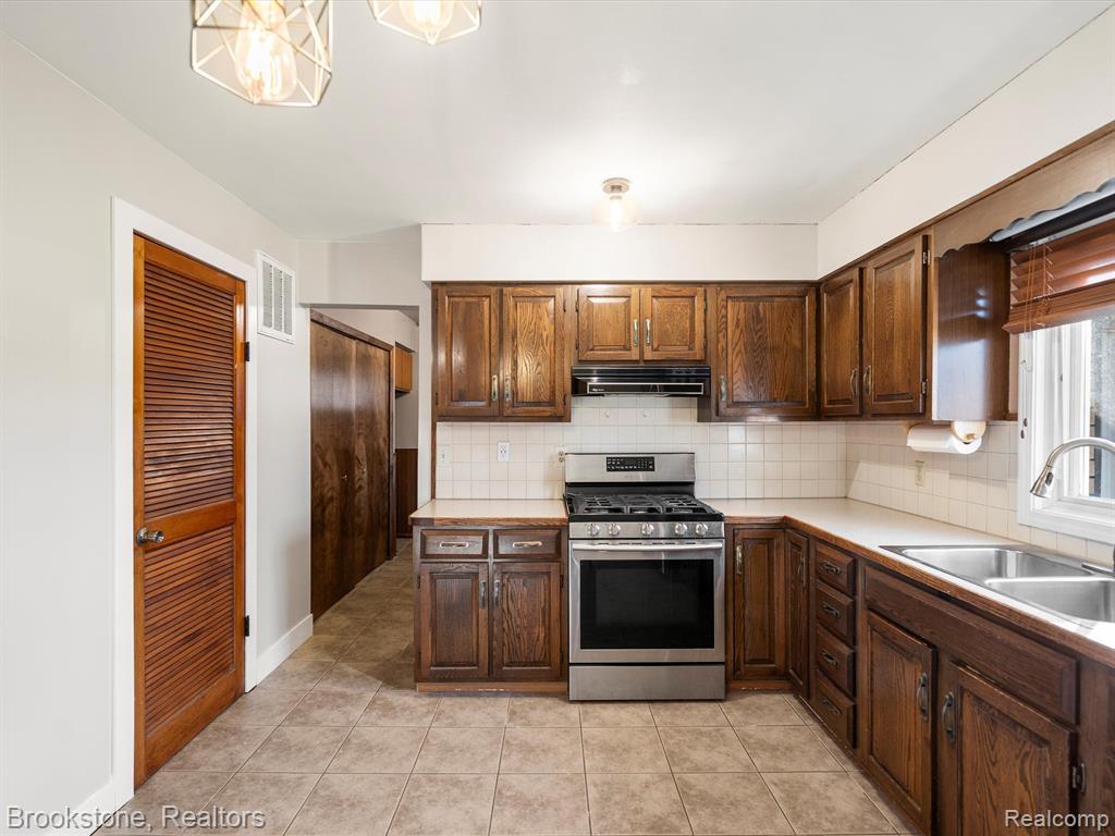 52421 WASHINGTON Street, New Baltimore, MI 48047 — Photo 7