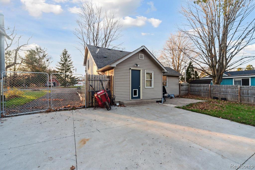 10524 N ANTCLIFF Road, Fowlerville, MI 48836 — Photo 24