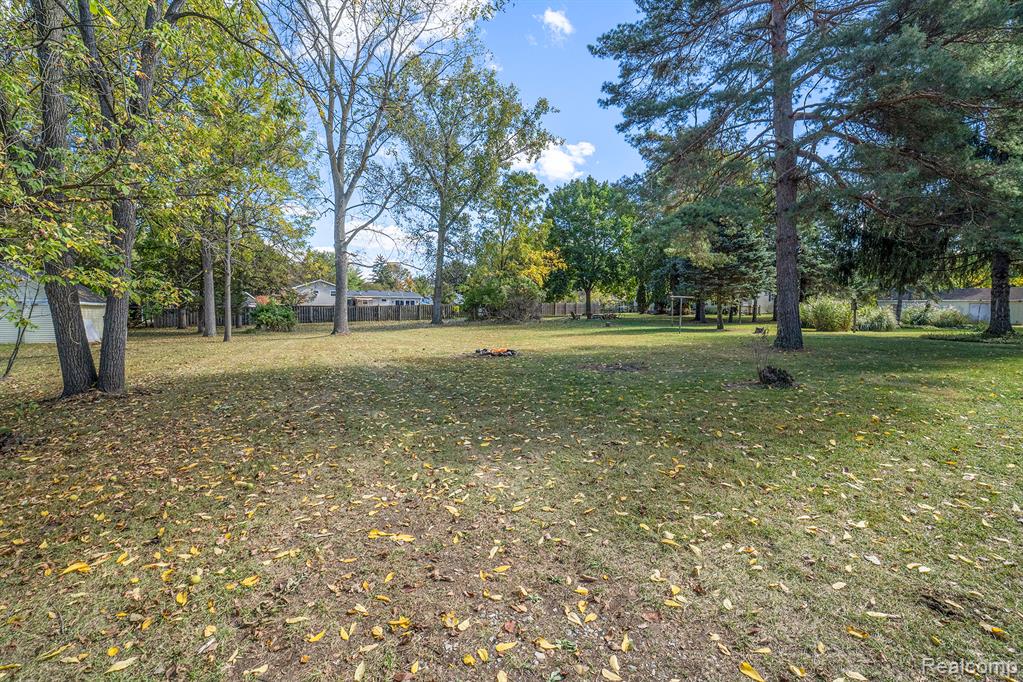 902 N Bridge Street, Linden, MI 48451 — Photo 23