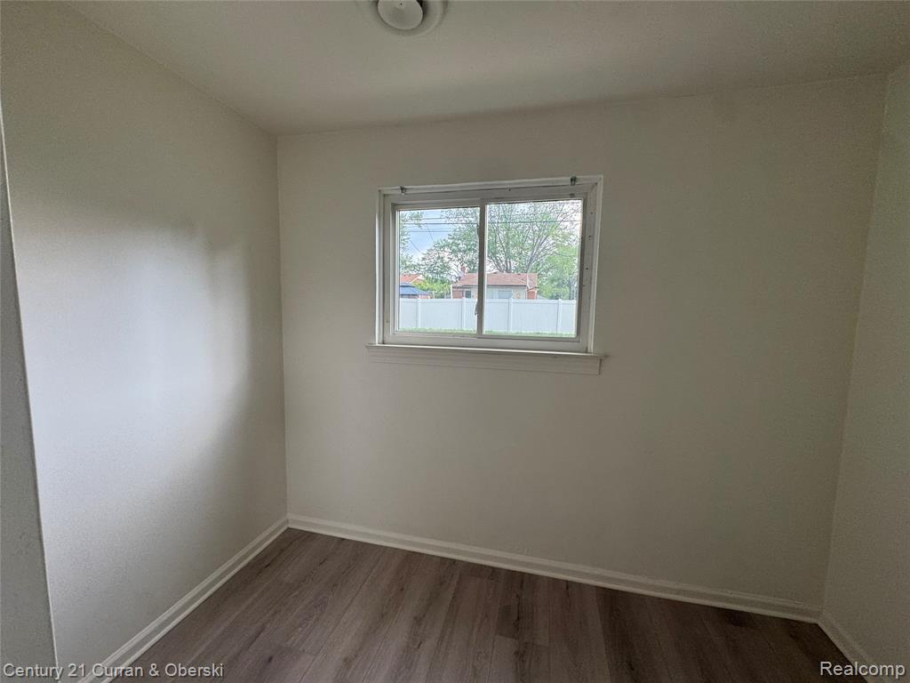 8402 Robindale Avenue, Dearborn Heights, MI 48127 — Photo 20