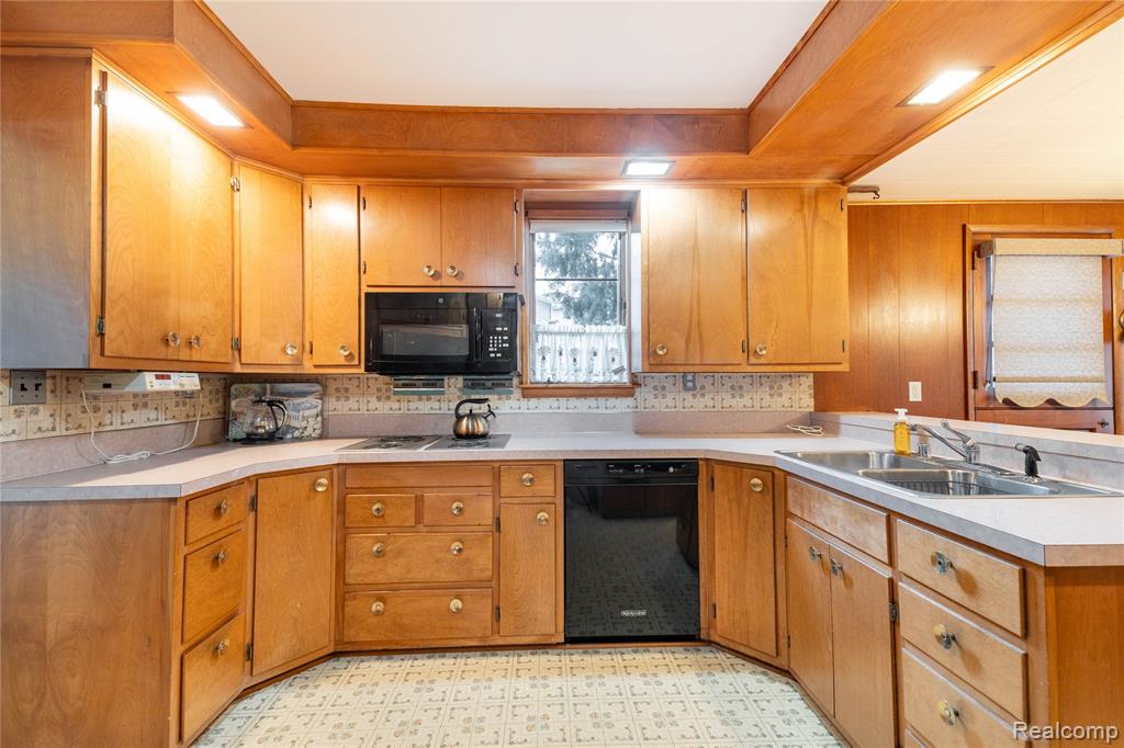 29863 East River Road, Grosse Ile, MI 48138 — Photo 12
