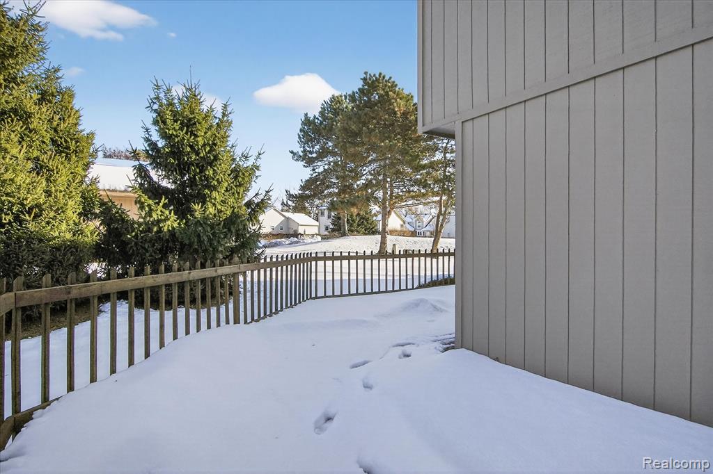 4364 S Meadow Drive, Waterford, MI 48329 — Photo 46