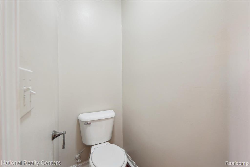 1490 FOX POINTE Circle, Ann Arbor, MI 48108 — Photo 25