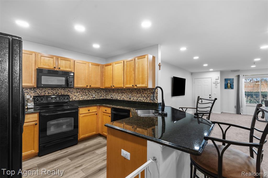 45512 Hidden View Court, Utica, MI 48315 — Photo 12