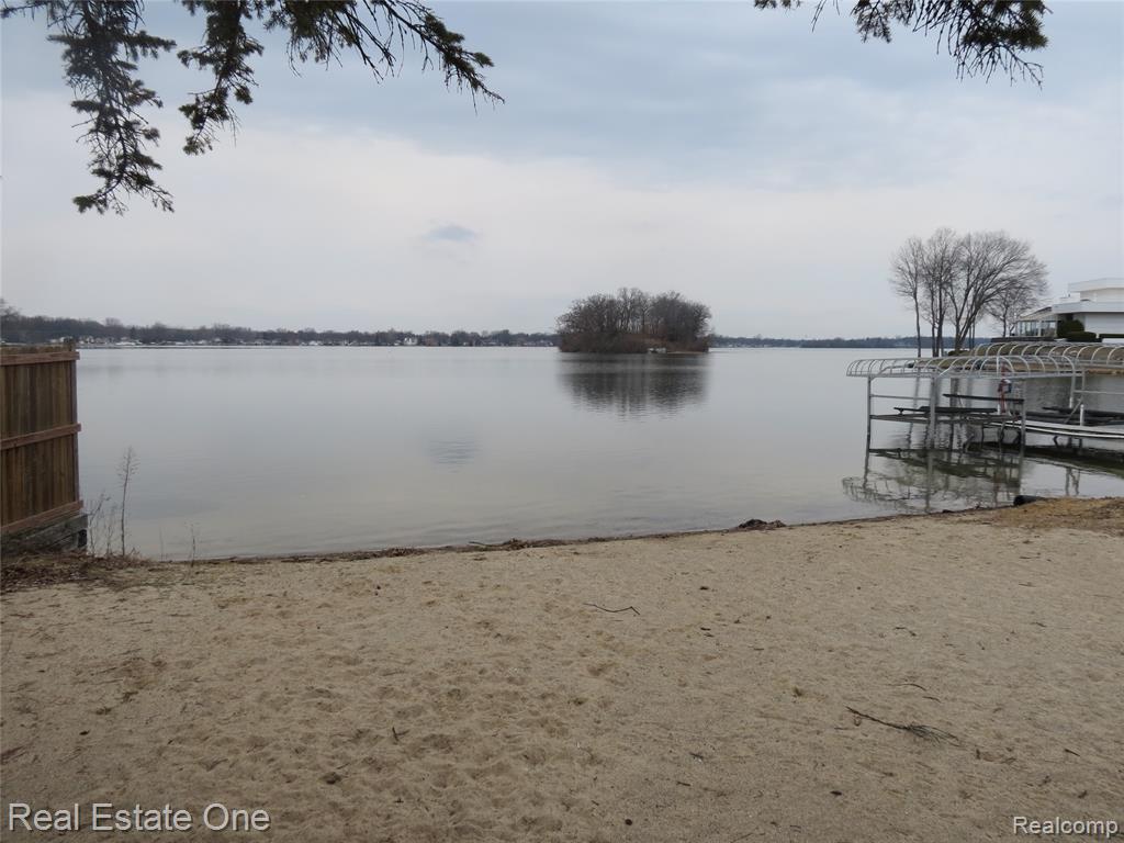1648 Lombardy, Highland, MI 48356 — Photo 32