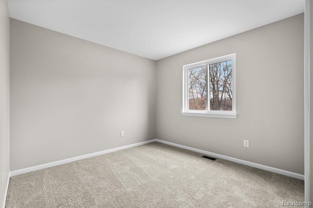 990 Waters Edge Lane, Fenton, MI 48430 — Photo 26