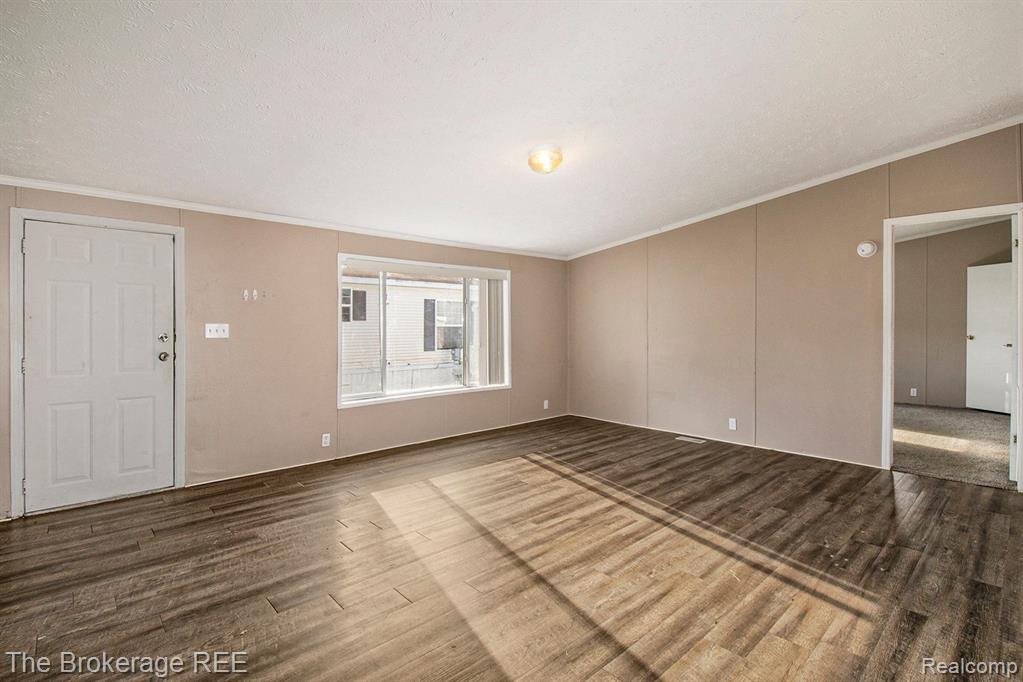 8448 Barkwood Circle, Fenton, MI 48430 — Photo 4