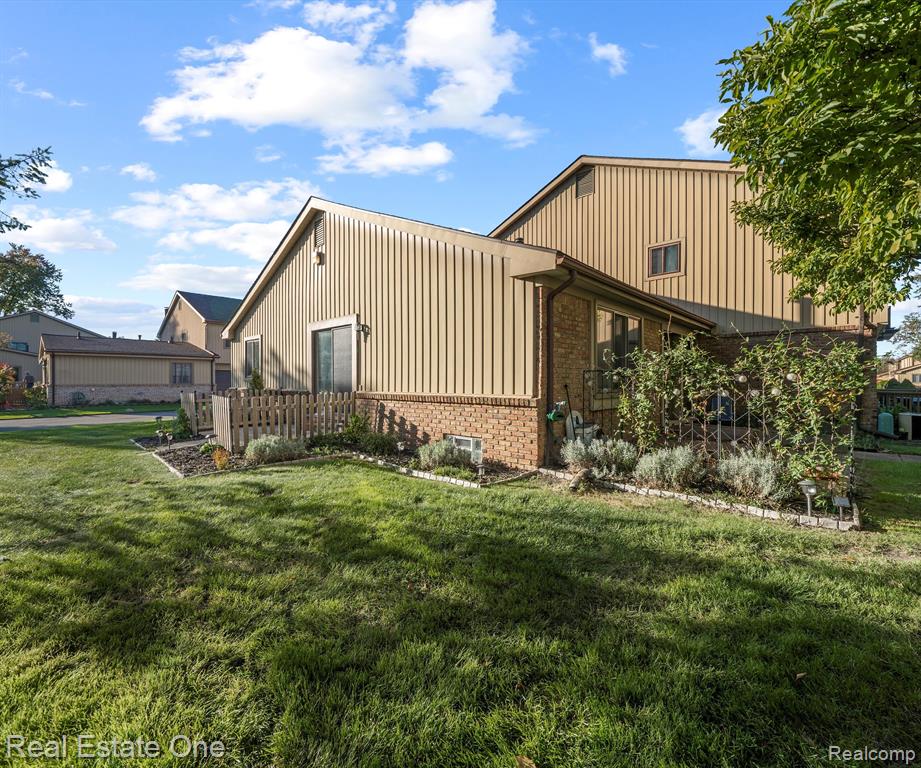 41573 BEDFORD Drive, Canton, MI 48187 — Photo 34
