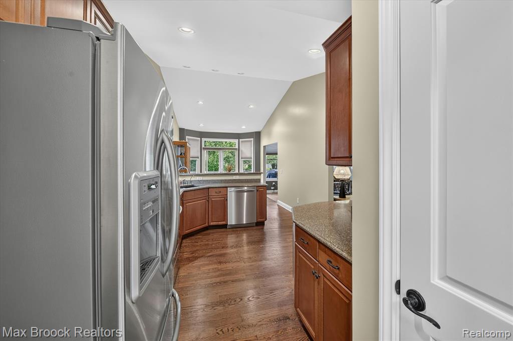 13141 Harbor Landings Drive, 76, Fenton, MI 48430 — Photo 12
