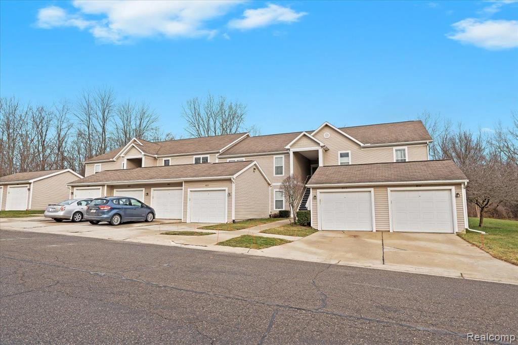 8105 AUTUMN WOODS Trail, Ypsilanti, MI 48198 — Photo 27
