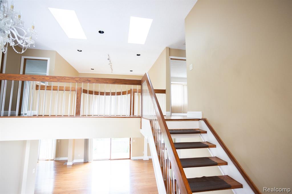 5881 NANEVA, West Bloomfield, MI — Photo 30