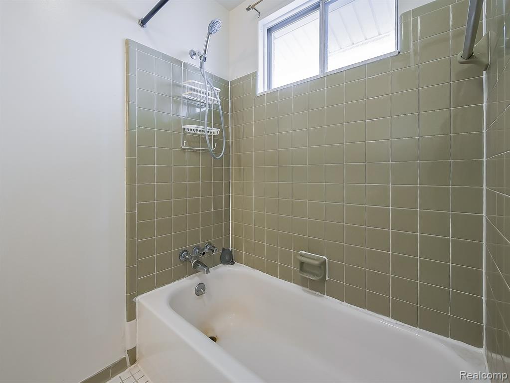 151 Huronview Court, White Lake, MI — Photo 12
