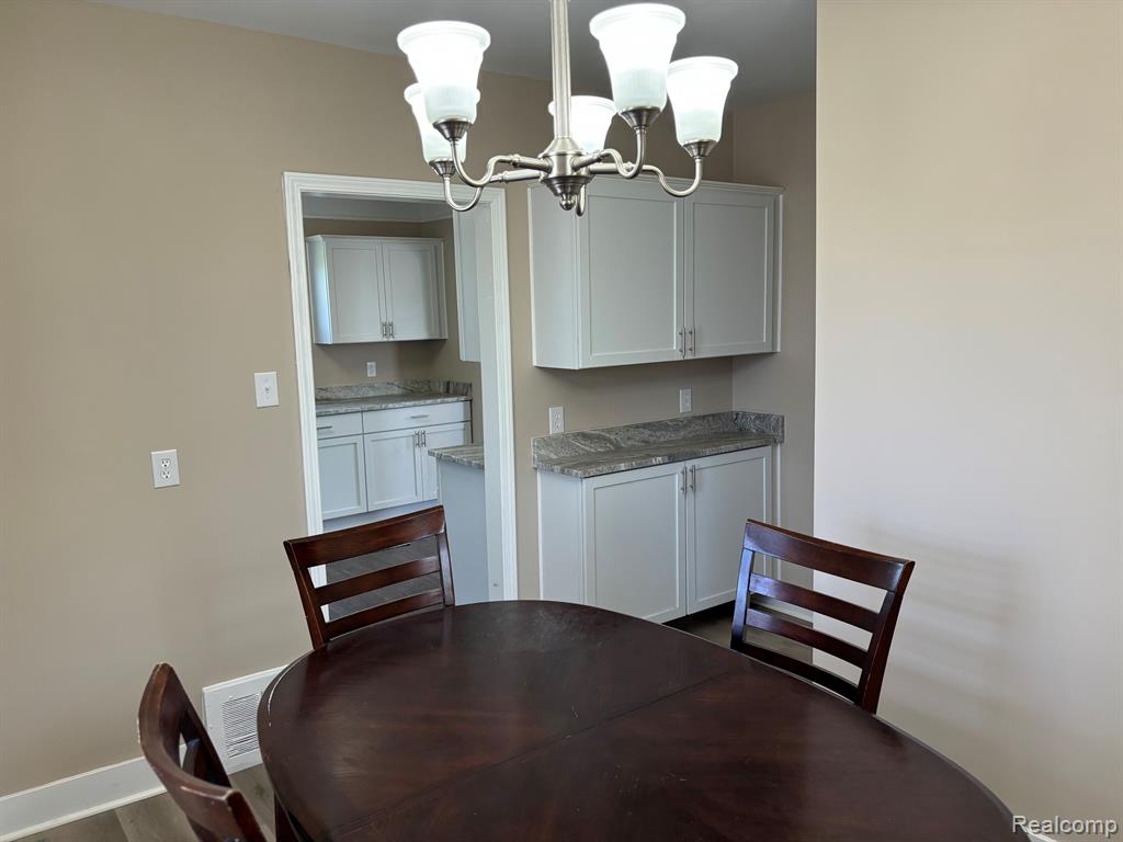 20817 MENDOTA Avenue, Ferndale, MI 48220 — Photo 9