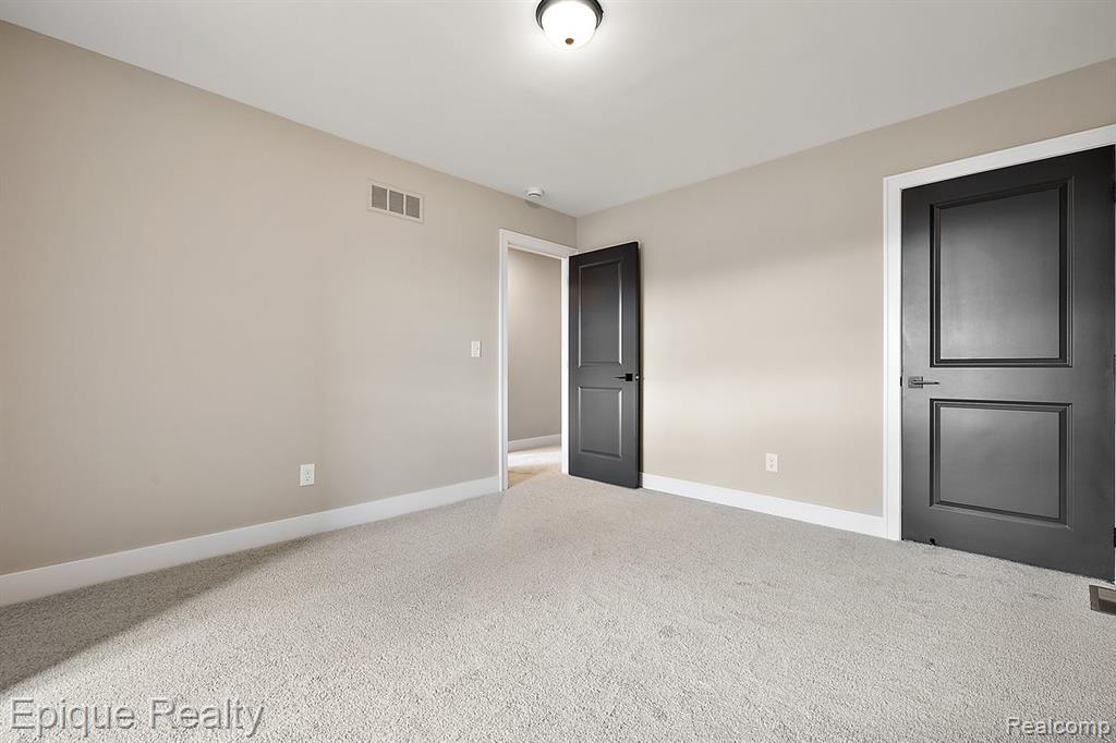 50605 Mistwood Drive, Macomb, MI 48042 — Photo 33