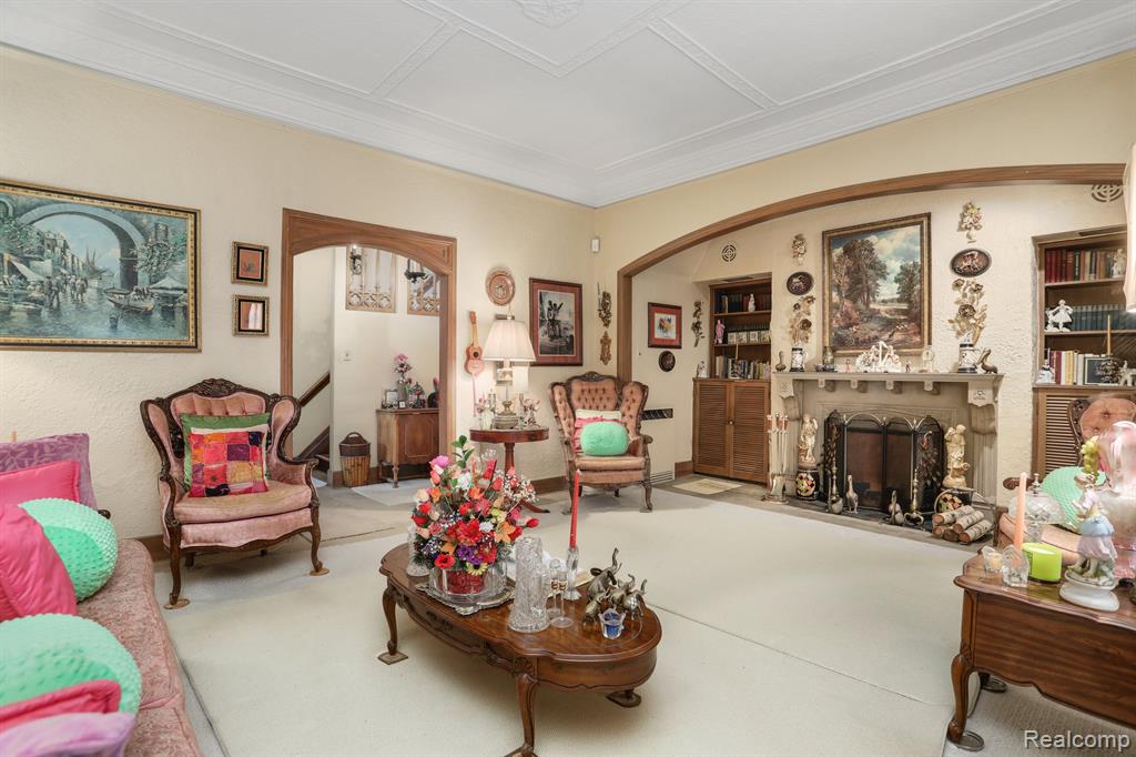 8691 E OUTER Drive, Detroit, MI 48213 — Photo 9