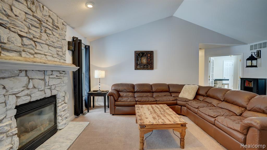 9270 OAKVIEW Drive, Swartz Creek, MI 48473 — Photo 14