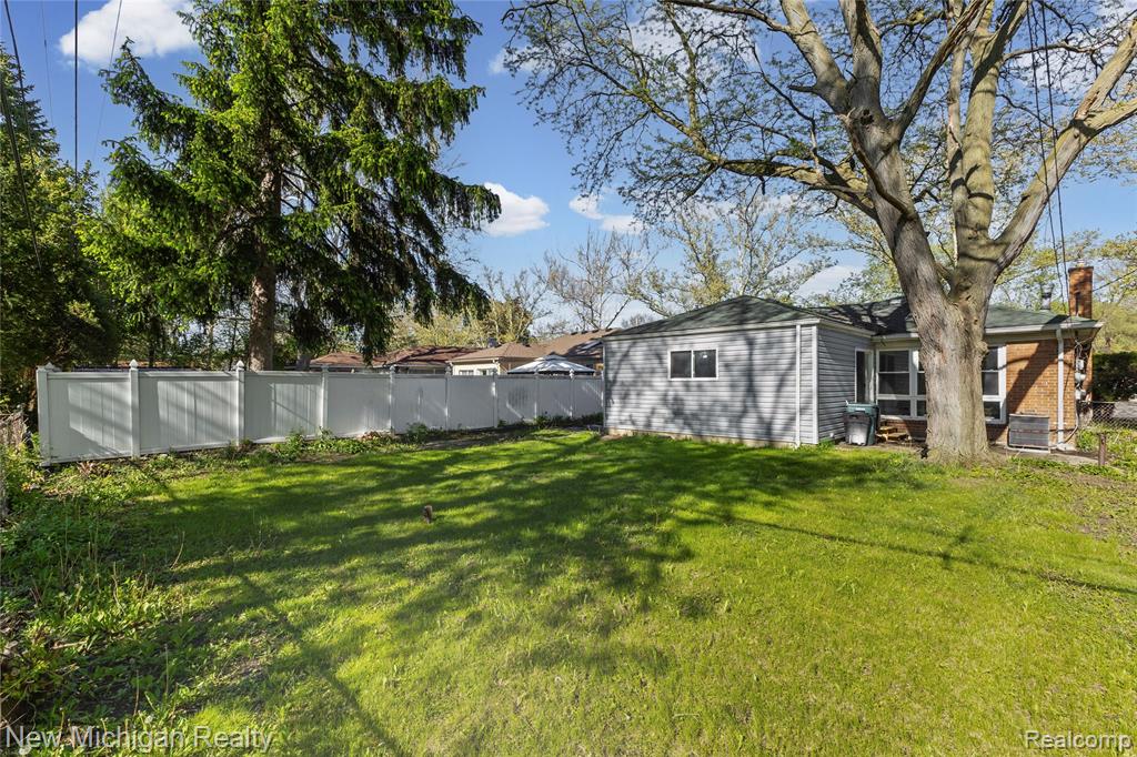 21901 Harding Street, Oak Park, MI 48237 — Photo 3