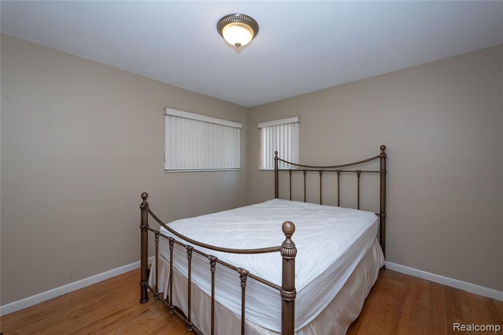 956 Blairmoor Court, Grosse Pointe Woods, MI 48236 — Photo 17