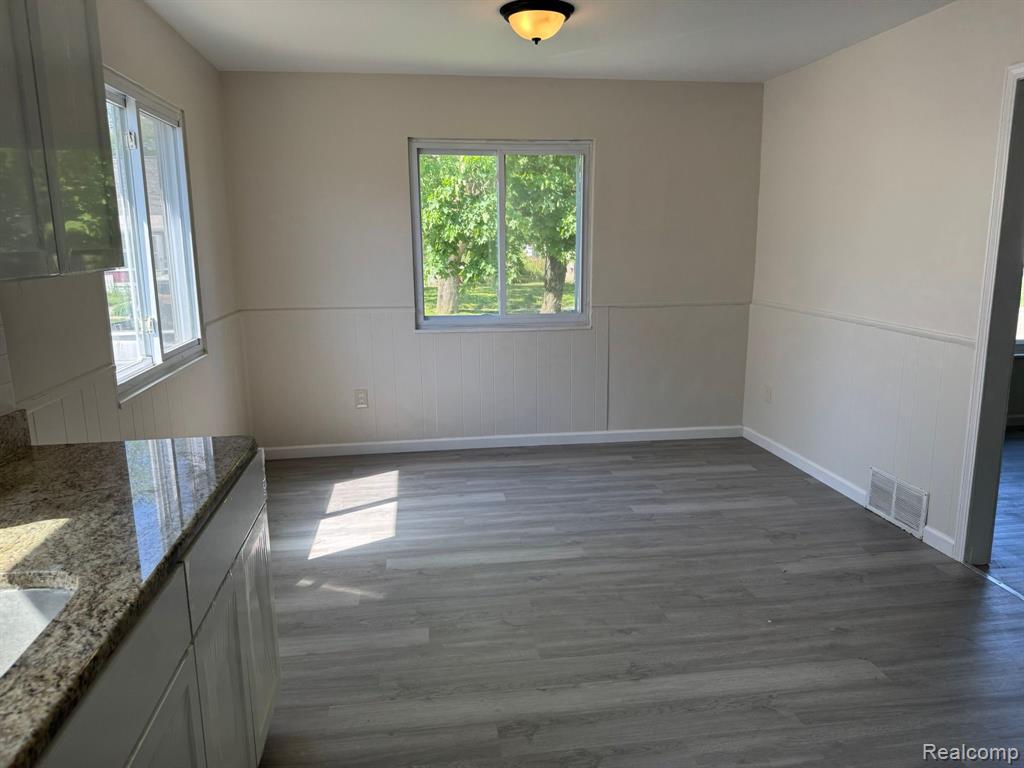 8684 PAIGE Avenue, Warren, MI 48089 — Photo 6