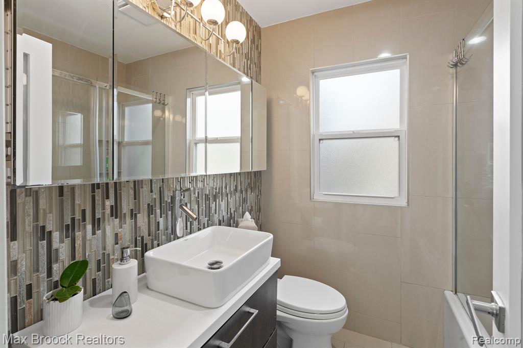 850 W LINCOLN Street, Birmingham, MI 48009 — Photo 16