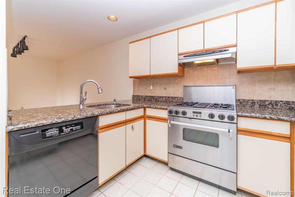 6250 POTOMAC Circle, West Bloomfield, MI — Photo 15