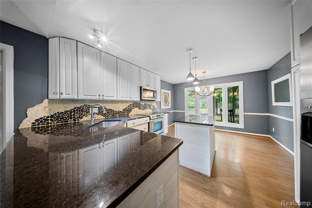 8487 Sherwood Drive, Grosse Ile, MI 48138 — Photo 11
