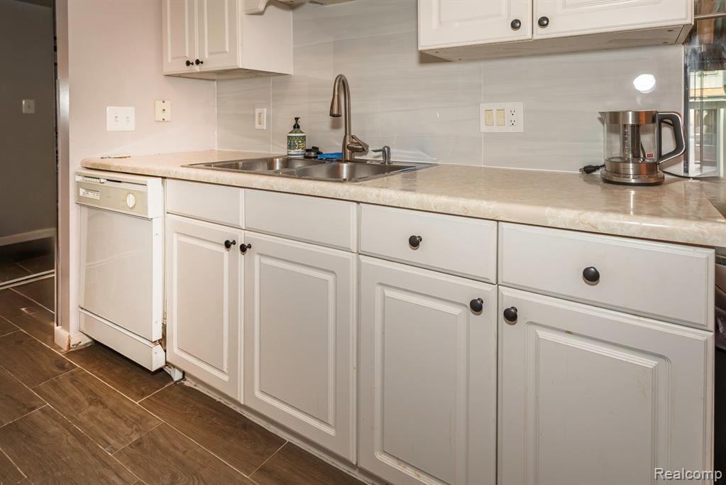 9601 Bayview Drive, 102, Ypsilanti, MI 48197 — Photo 5