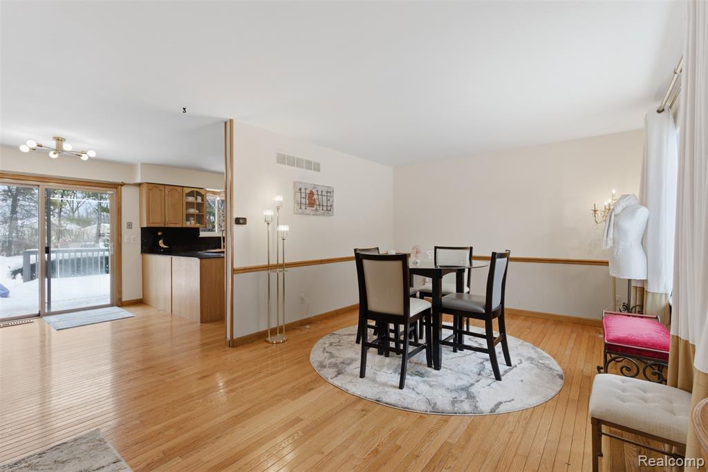 724 W Oxhill Drive, White Lake, MI — Photo 4