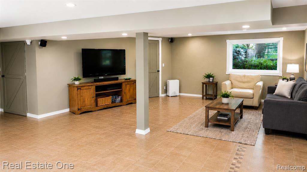 27634 Wellington Street, Farmington, MI 48334 — Photo 21