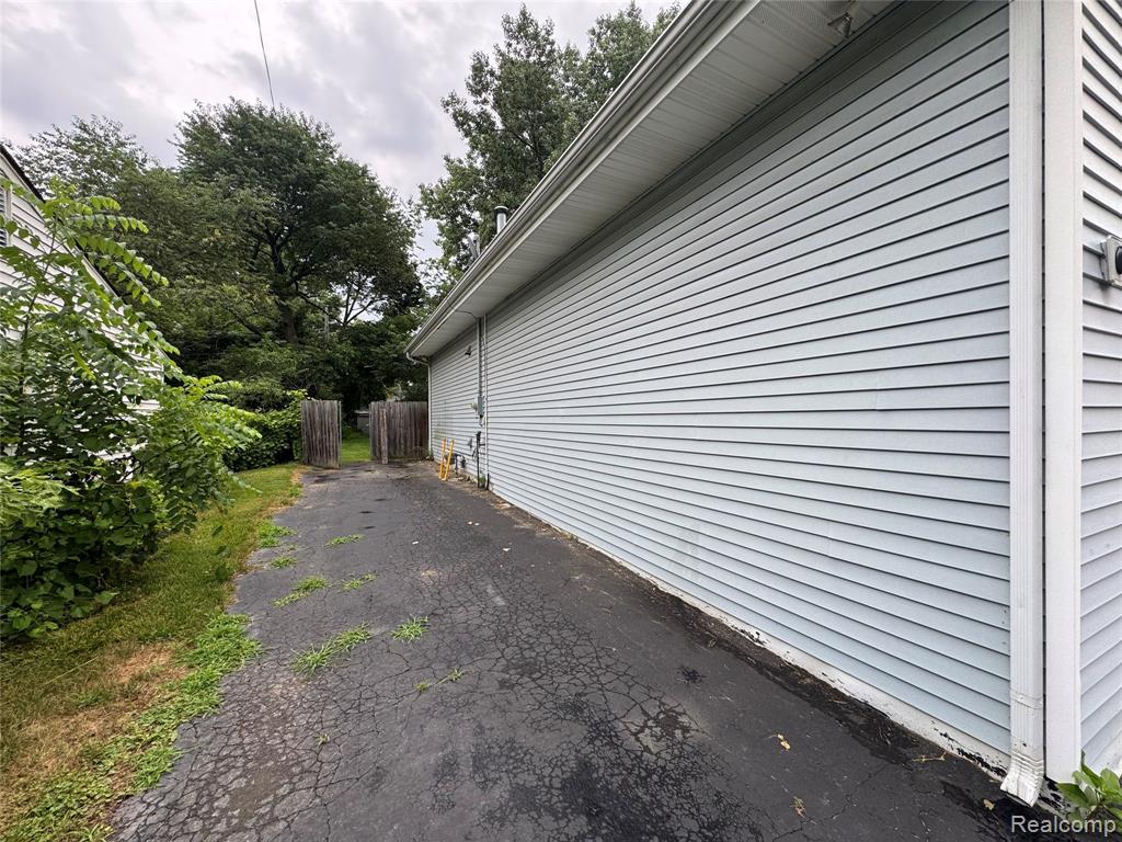 565 Highland Avenue, Pontiac, MI 48341 — Photo 3