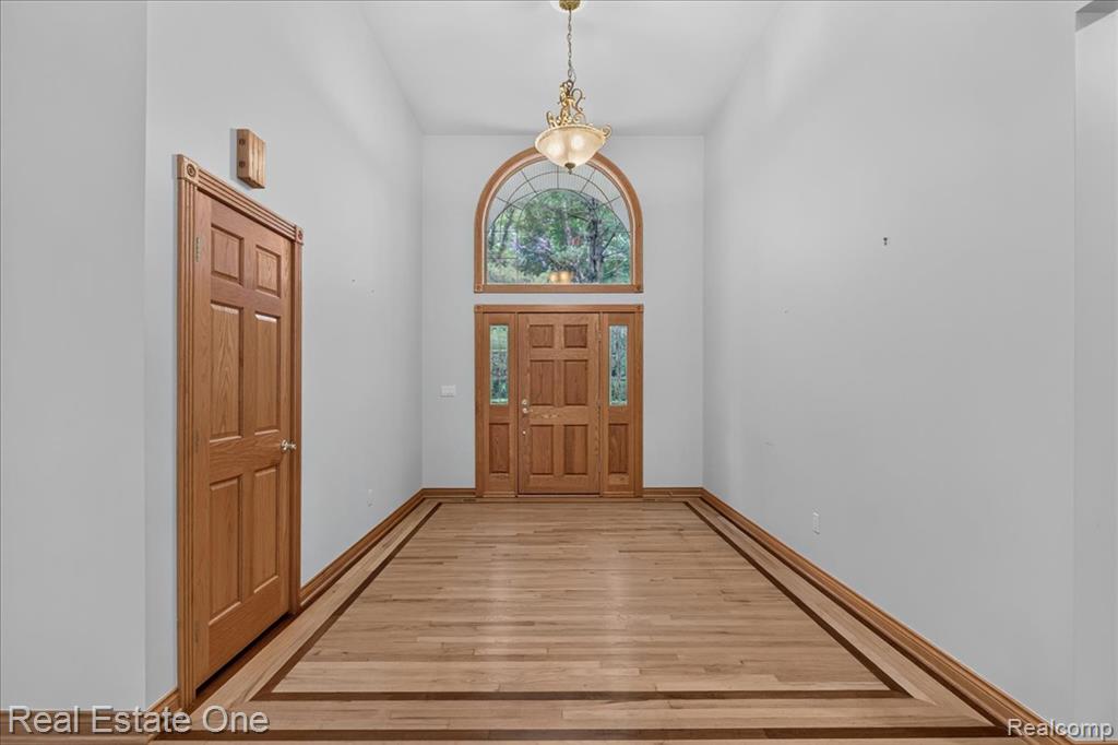 425 Courtney Road, Leonard, MI 48367 — Photo 6