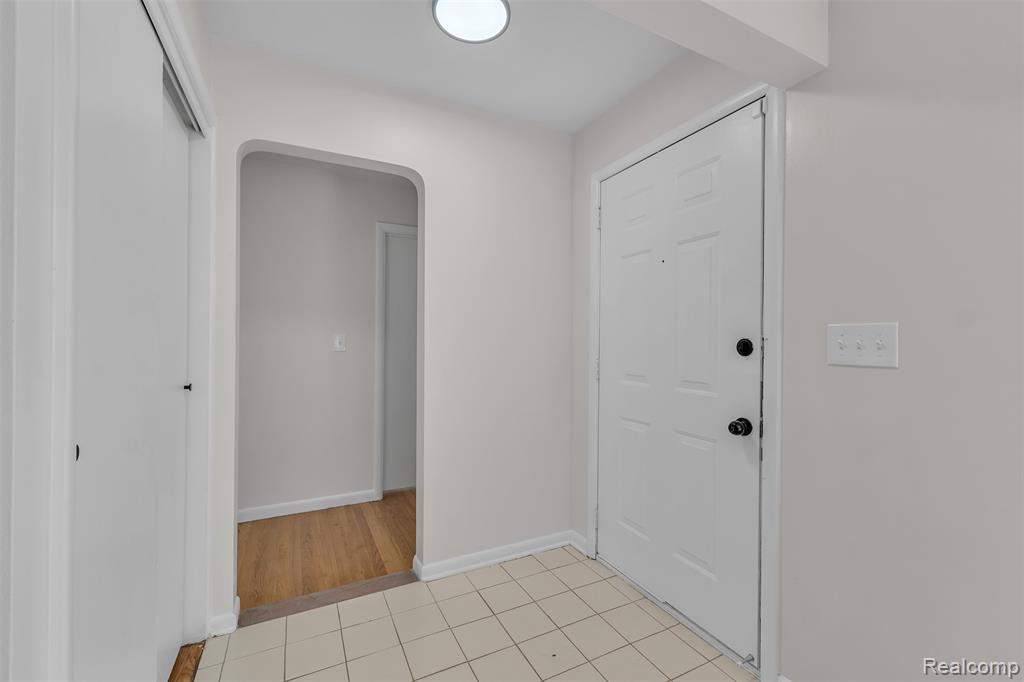 28720 Eldorado Pl, Lathrup Village, MI 48076 — Photo 6