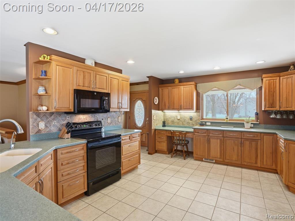 4695 Melanie Lane, White Lake, MI 48383 — Photo 15