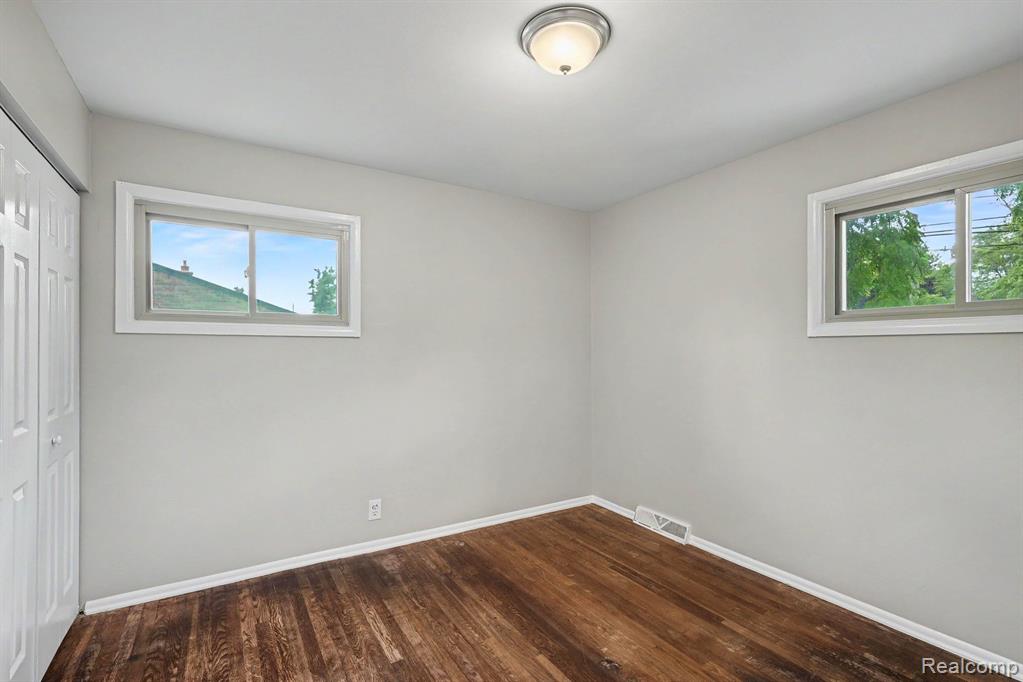 22282 E Schafer Street, Clinton Twp, MI 48035 — Photo 9