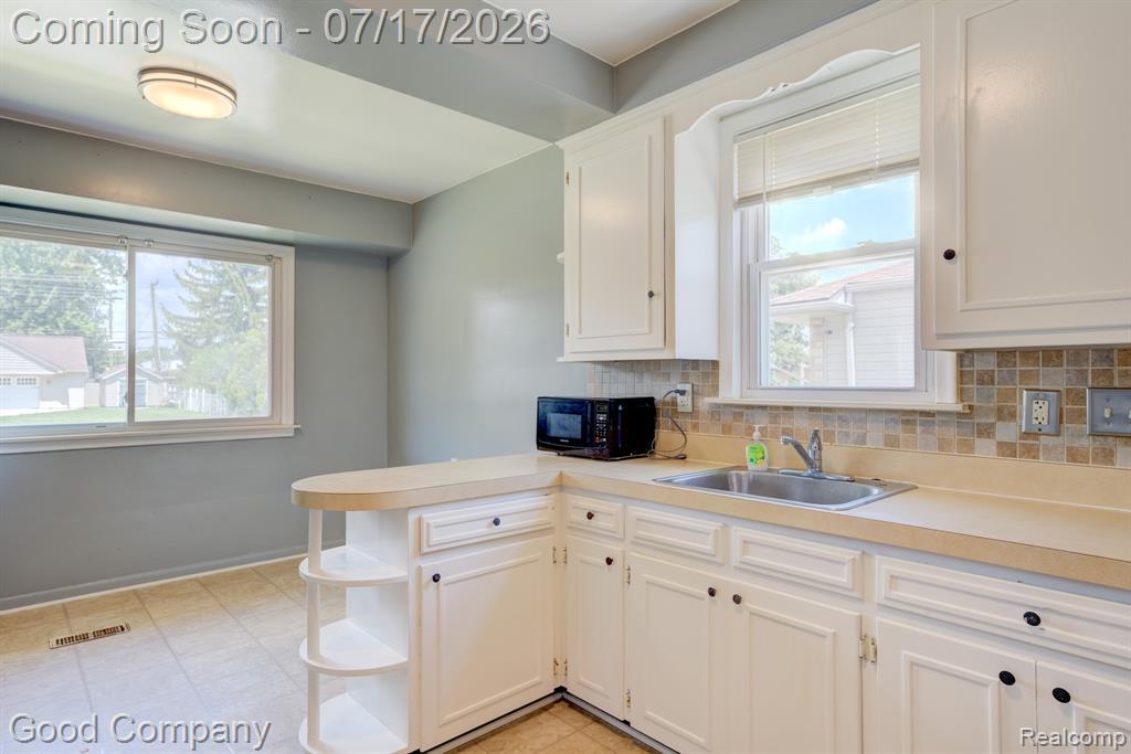 631 Saint Johns Street, Wyandotte, MI 48192 — Photo 10