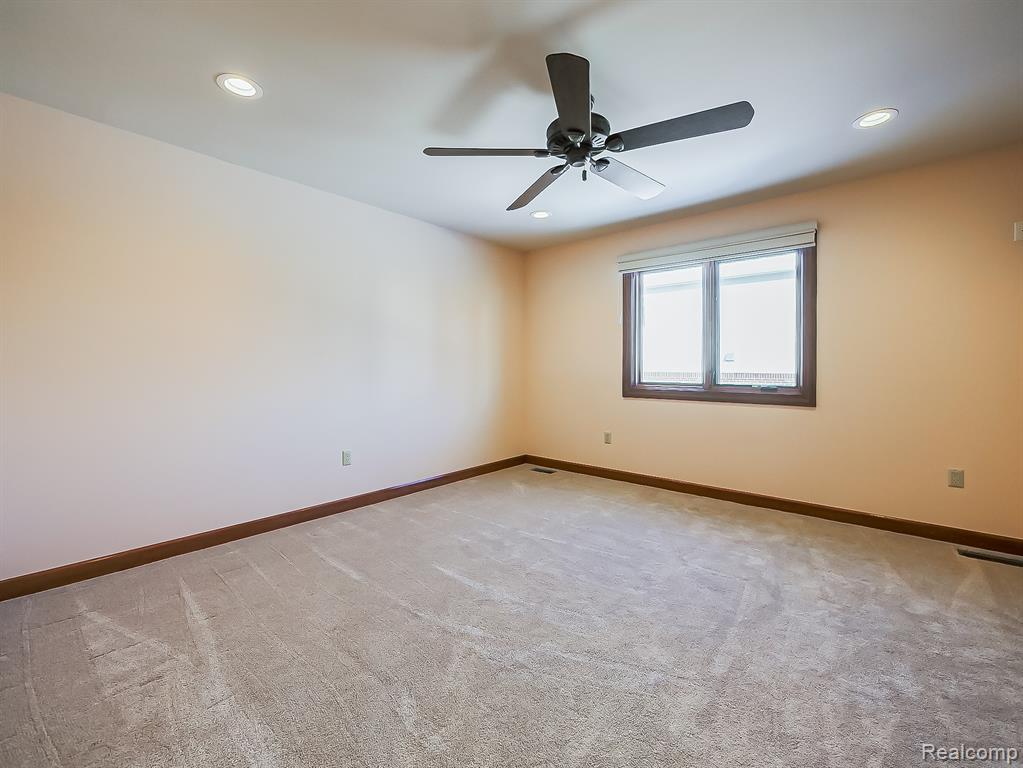 7364 Essex Drive, West Bloomfield, MI — Photo 43