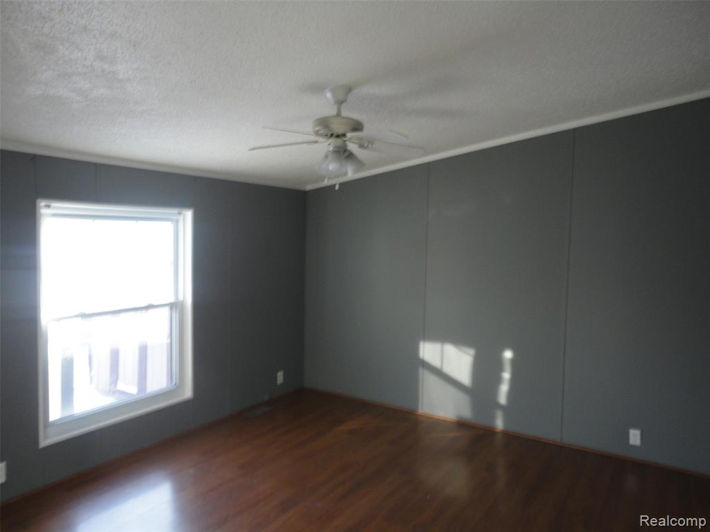 450 Glencoe, Temperance, MI 48182 — Photo 12
